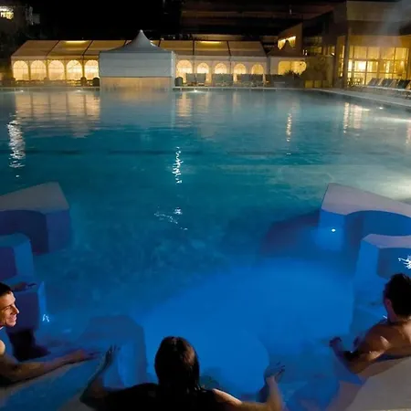 Anwesen Mit Gemeinschaftspool By Interhome